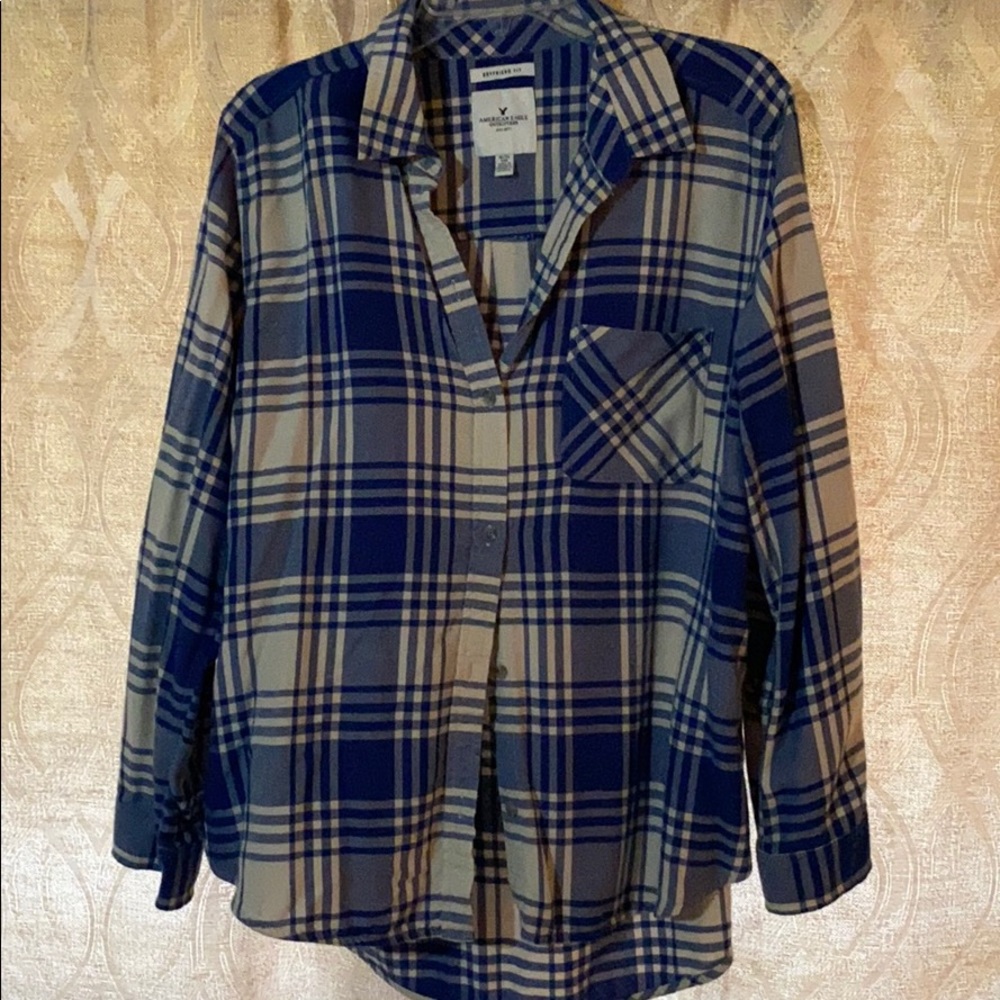 Boyfriend fit. Blue plaid.